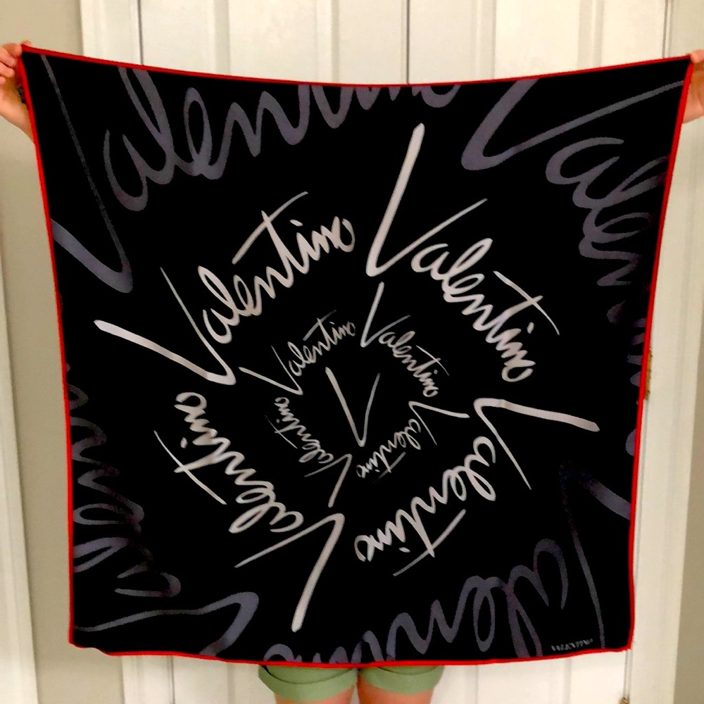 Valentino silk scarf, worn 1-2 times. Freshly dry cleaned.